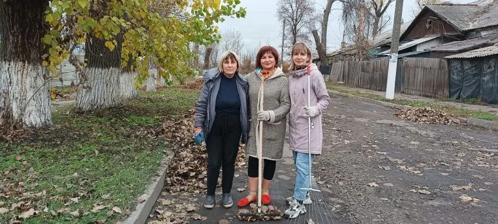 В пгт Дубовский состоялся общепоселковый субботник, в котором приняли участие сотрудники отдела по делам территорий Администрации Антрацитовского муниципального округа, ДК пгт Дубовский, участка Дубовский, трудовой коллектив... В пгт Дубовский состоялся общепоселковый субботник, в котором приняли участие сотрудники отдела по делам территорий Администрации Антрацитовского муниципального округа, ДК пгт Дубовский, участка Дубовский, трудовой коллектив...