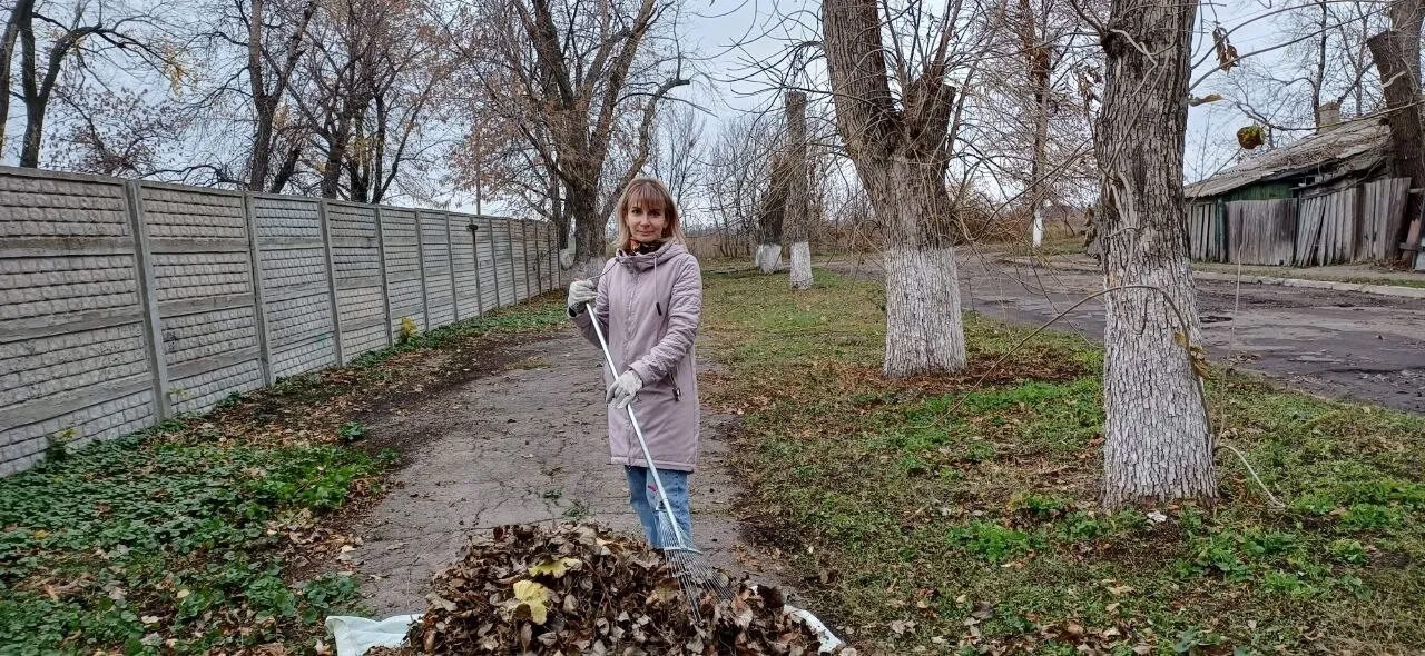 В пгт Дубовский состоялся общепоселковый субботник, в котором приняли участие сотрудники отдела по делам территорий Администрации Антрацитовского муниципального округа, ДК пгт Дубовский, участка Дубовский, трудовой коллектив... В пгт Дубовский состоялся общепоселковый субботник, в котором приняли участие сотрудники отдела по делам территорий Администрации Антрацитовского муниципального округа, ДК пгт Дубовский, участка Дубовский, трудовой коллектив...