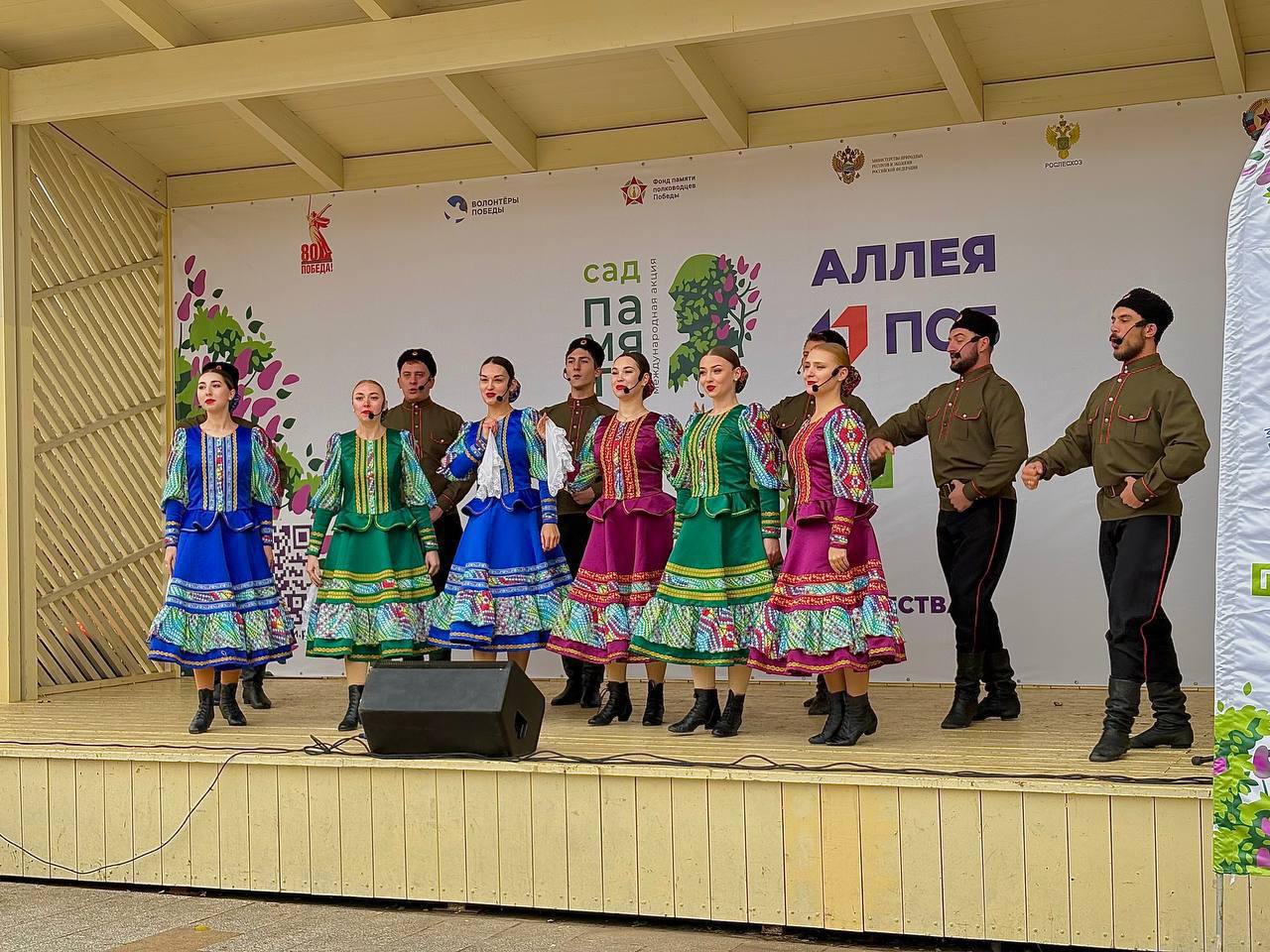 Памятную аллею высадили в сквере им. Молодой гвардии Луганска в рамках международной эколого-патриотической акции "Сад Памяти" Памятную аллею высадили в сквере им. Молодой гвардии Луганска в рамках международной эколого-патриотической акции "Сад Памяти"