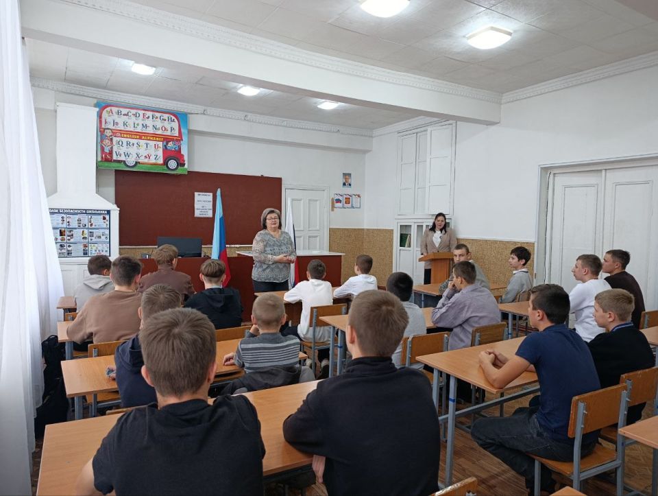 12.11.2025года в рамках общегородской акции «Забота» на базе Ровеньковской школы №2 им. А.В. Хоптенко состоялись семинар-практикум с педагогическими работниками и родителями на тему «Ребенок в правовом поле» и правовая... 12.11.2025года в рамках общегородской акции «Забота» на базе Ровеньковской школы №2 им. А.В. Хоптенко состоялись семинар-практикум с педагогическими работниками и родителями на тему «Ребенок в правовом поле» и правовая...