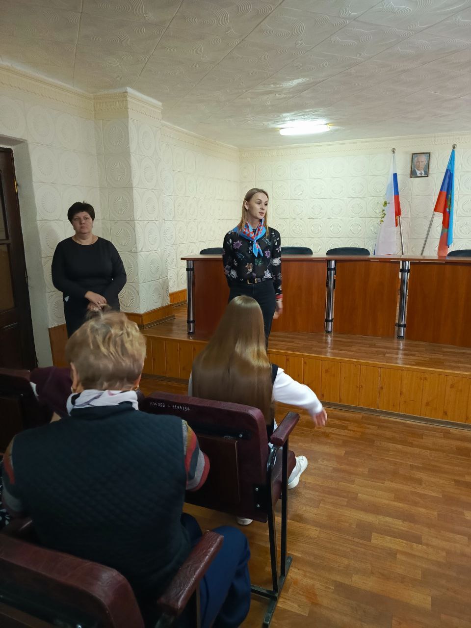 Ученики Ровеньковской школы №6 им. О.В. Анащенко, при активной поддержке местного отделения Республиканского центра занятости, совершили познавательный визит в ОМВД России "Ровеньковский" , главной целью которого стала... Ученики Ровеньковской школы №6 им. О.В. Анащенко, при активной поддержке местного отделения Республиканского центра занятости, совершили познавательный визит в ОМВД России "Ровеньковский" , главной целью которого стала...