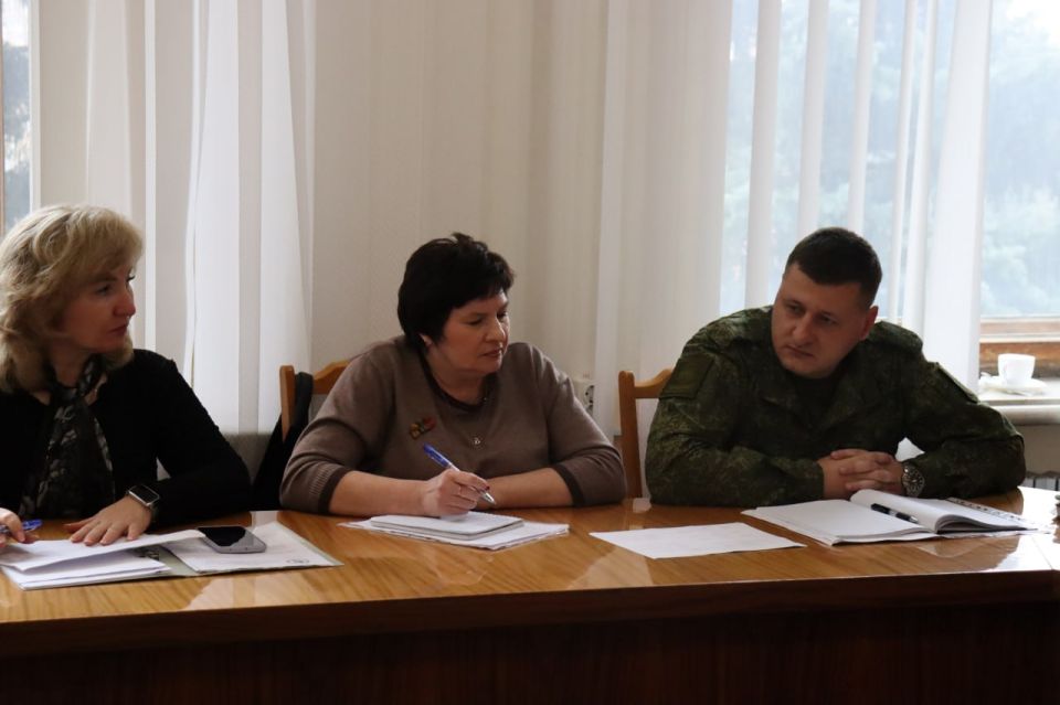 В Антраците состоялась встреча с семьями погибших участников Специальной военной операции В Антраците состоялась встреча с семьями погибших участников Специальной военной операции