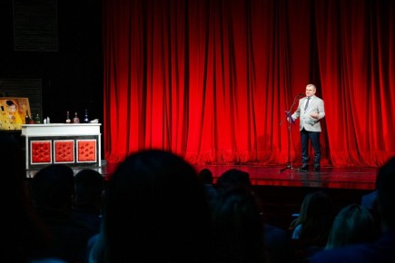 В 184-годовщину Сбербанка лучшие сотрудники из ЛНР получили почетные награды