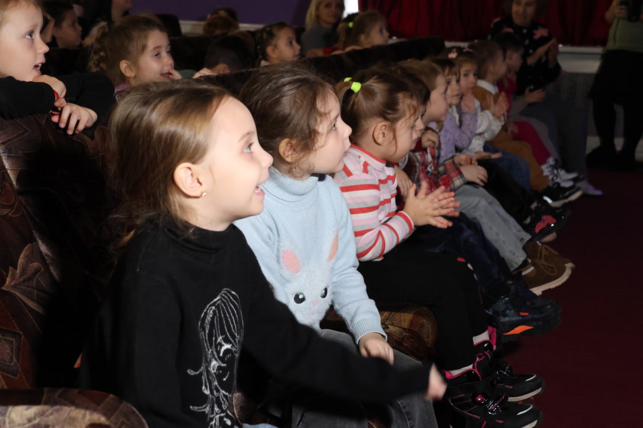В Луганском академическом музыкально-драматическом театре имени М. Голубовича состоялась премьера детского кукольно-драматического спектакля «Умная собачка Соня» В Луганском академическом музыкально-драматическом театре имени М. Голубовича состоялась премьера детского кукольно-драматического спектакля «Умная собачка Соня»