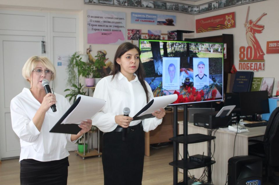 В рамках памятного мероприятия «Без срока давности» в читальном зале библиотеки участники восстановили в памяти хронологию преступлений укронацистов в 2014 году в отношении мирного населения Славяносербского района и... В рамках памятного мероприятия «Без срока давности» в читальном зале библиотеки участники восстановили в памяти хронологию преступлений укронацистов в 2014 году в отношении мирного населения Славяносербского района и...