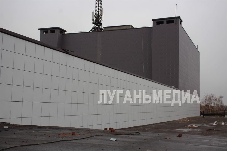 В Алчевске продолжаются работы по ремонту Дворца культуры металлургов В Алчевске продолжаются работы по ремонту Дворца культуры металлургов
