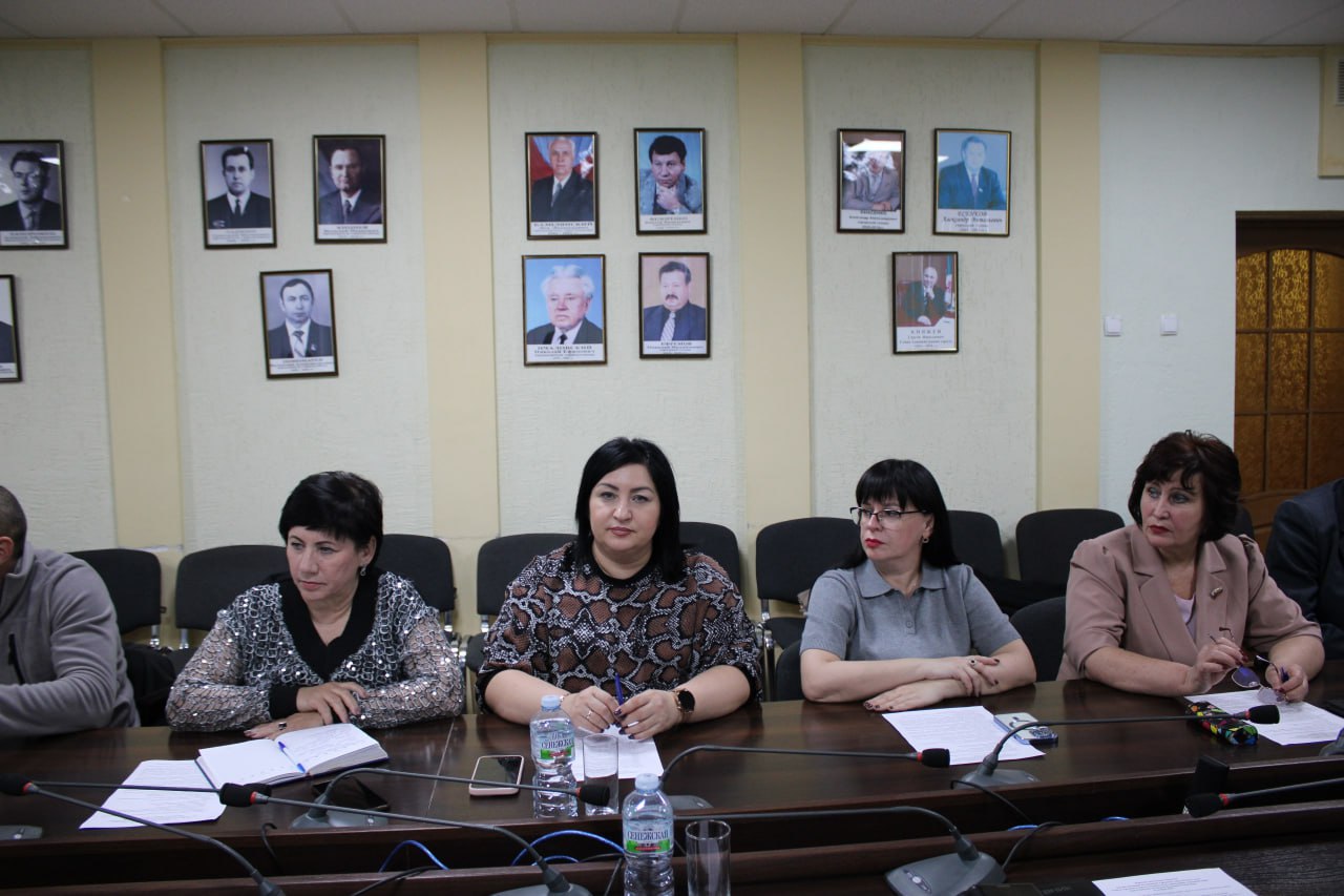 Андрей Рубанцов: Сегодня в Администрации городского округа город Ровеньки прошёл «Депутатский час», посвященный актуальным вопросам жизни нашего города Андрей Рубанцов: Сегодня в Администрации городского округа город Ровеньки прошёл «Депутатский час», посвященный актуальным вопросам жизни нашего города