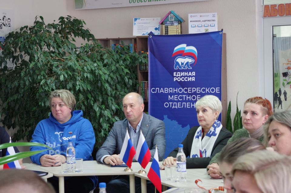 В Славяносербской центральной библиотеке состоялось открытие выставки «Без срока давности» В Славяносербской центральной библиотеке состоялось открытие выставки «Без срока давности»