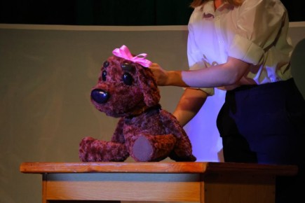 В Луганском академическом музыкально-драматическом театре имени М. Голубовича состоялась премьера детского кукольно-драматического спектакля «Умная собачка Соня»