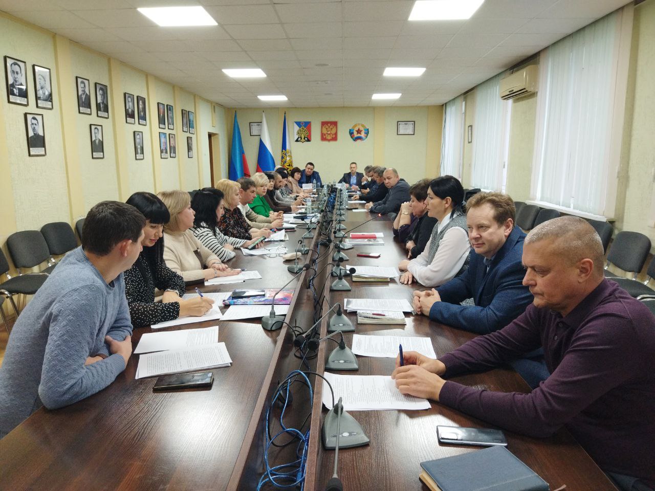 Ровеньки: Взгляд в будущее – заседание в формате "депутатского часа" Ровеньки: Взгляд в будущее – заседание в формате "депутатского часа"