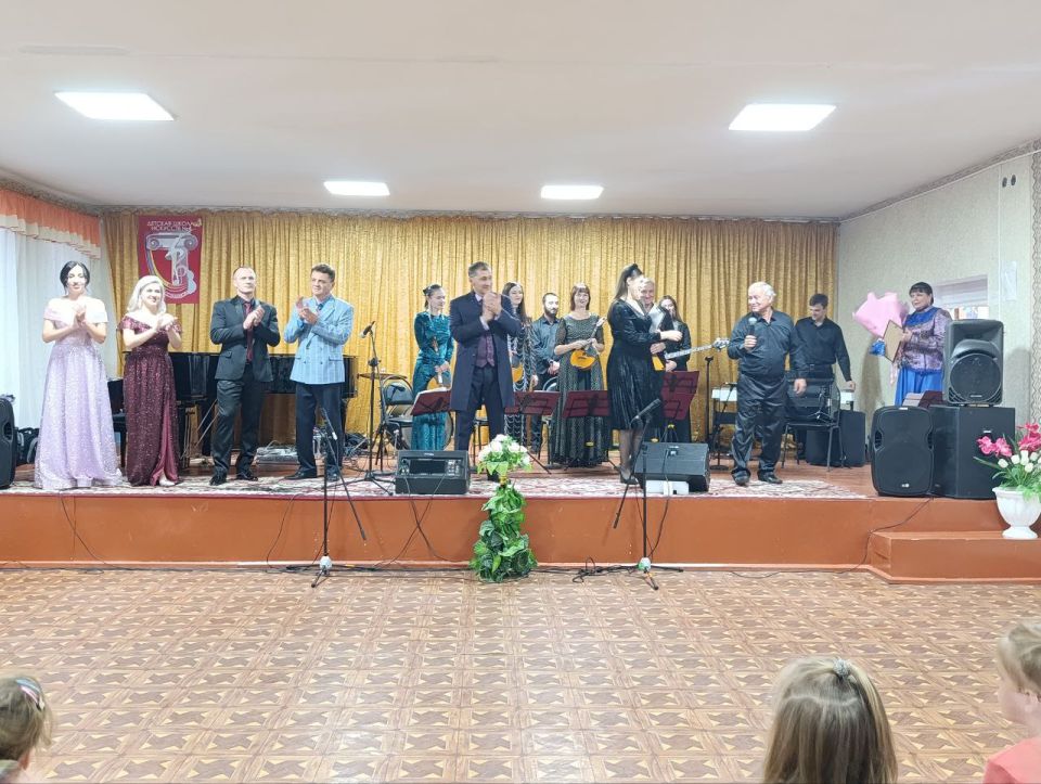 Мэтры Луганской филармонии выступили в ДШИ №4