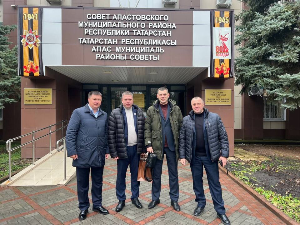 Посетили город Апастово РеспубликиТатарстан совместно с Санкин Владимир Владимировичем – депутатом Народного Совета ЛНР, закрепленного за г. Лисичанск и Околелов Алексеем Юрьевичем – депутатом Народного Совета ЛНР... Посетили город Апастово РеспубликиТатарстан совместно с Санкин Владимир Владимировичем – депутатом Народного Совета ЛНР, закрепленного за г. Лисичанск и Околелов Алексеем Юрьевичем – депутатом Народного Совета ЛНР...