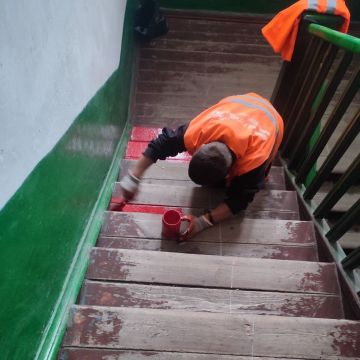 Брянковский филиал НКО «Единый региональный фонд управления многоквартирными домами ЛНР» завершил плановые работы по благоустройству подъезда многоквартирного дома, расположенного по адресу: ул. Челябинская, д. 31