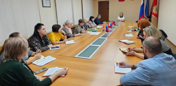 Глава городского округа город Алчевск Светлана Гребенькова провела первое заседание оргкомитета по подготовке и проведению мероприятий в новогодние и рождественские праздники