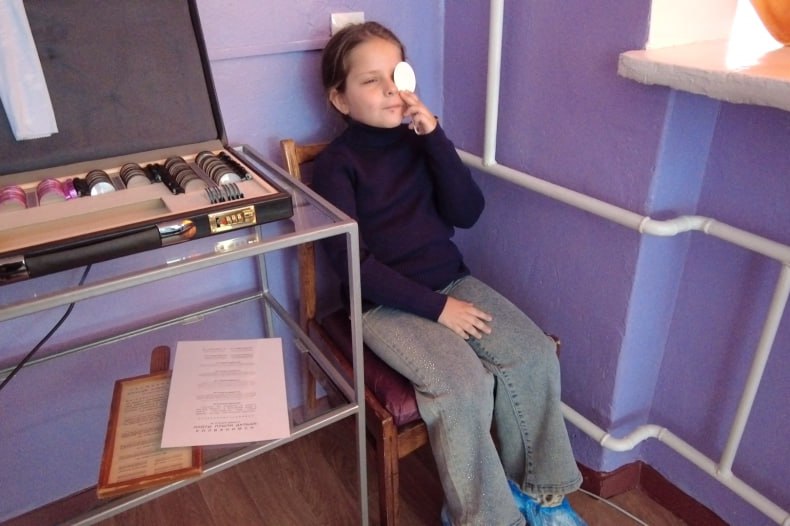 Офтальмолог из Красноярского края осмотрела двух свердловских детей Офтальмолог из Красноярского края осмотрела двух свердловских детей