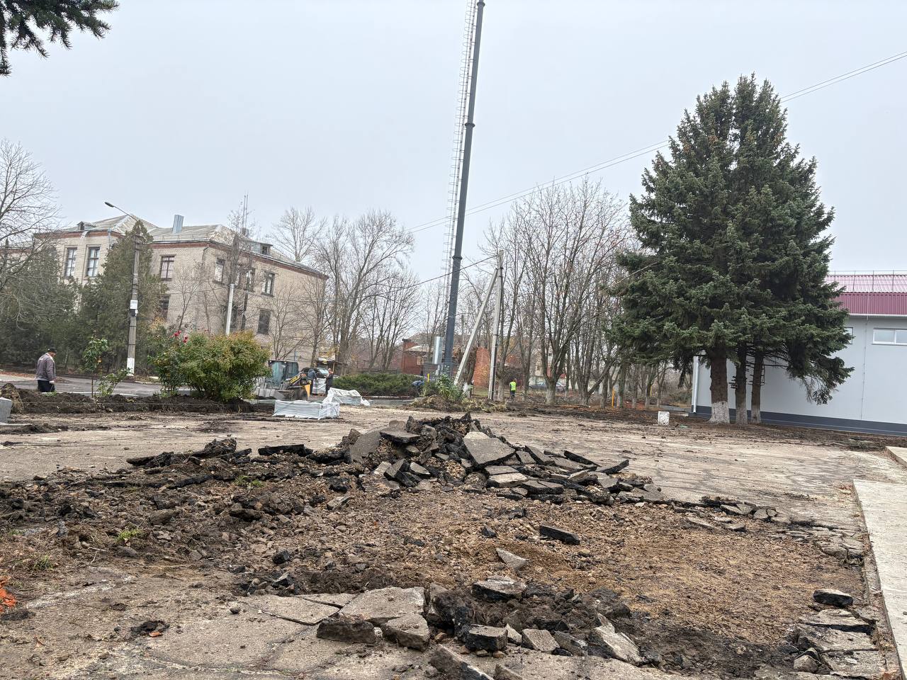 В поселке Металлист стартовали работы по благоустройству прилегающей территории к Дому культуры В поселке Металлист стартовали работы по благоустройству прилегающей территории к Дому культуры