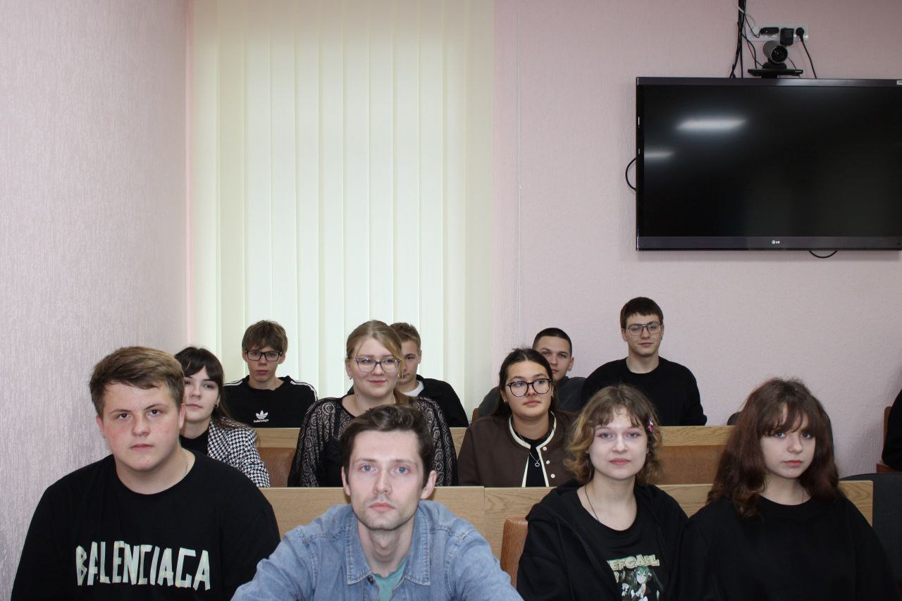 Андрей Рубанцов: Диалог поколений: обсудили с ровеньковской молодежью будущее нашего городского округа Андрей Рубанцов: Диалог поколений: обсудили с ровеньковской молодежью будущее нашего городского округа