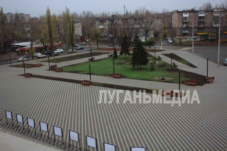 В Алчевске продолжаются работы по ремонту Дворца культуры металлургов В Алчевске продолжаются работы по ремонту Дворца культуры металлургов