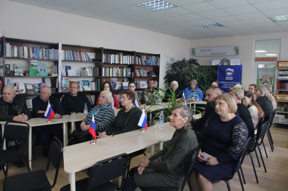 В рамках памятного мероприятия «Без срока давности» в читальном зале библиотеки участники восстановили в памяти хронологию преступлений укронацистов в 2014 году в отношении мирного населения Славяносербского района и... В рамках памятного мероприятия «Без срока давности» в читальном зале библиотеки участники восстановили в памяти хронологию преступлений укронацистов в 2014 году в отношении мирного населения Славяносербского района и...
