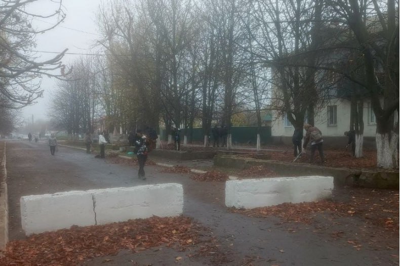 В пгт Комсомольский активно готовятся к наступлению зимы В пгт Комсомольский активно готовятся к наступлению зимы