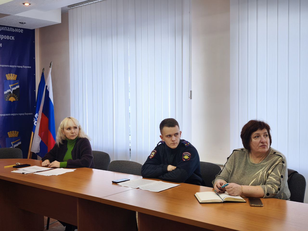 В Администрации городского округа город Кировск состоялся круглый стол, организованный комиссией по делам несовершеннолетних и защите их прав и посвященный раннему выявлению семейного неблагополучия и межведомственному... В Администрации городского округа город Кировск состоялся круглый стол, организованный комиссией по делам несовершеннолетних и защите их прав и посвященный раннему выявлению семейного неблагополучия и межведомственному...