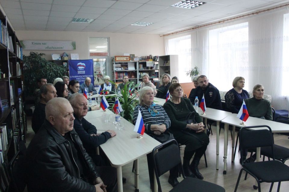 В рамках памятного мероприятия «Без срока давности» в читальном зале библиотеки участники восстановили в памяти хронологию преступлений укронацистов в 2014 году в отношении мирного населения Славяносербского района и... В рамках памятного мероприятия «Без срока давности» в читальном зале библиотеки участники восстановили в памяти хронологию преступлений укронацистов в 2014 году в отношении мирного населения Славяносербского района и...