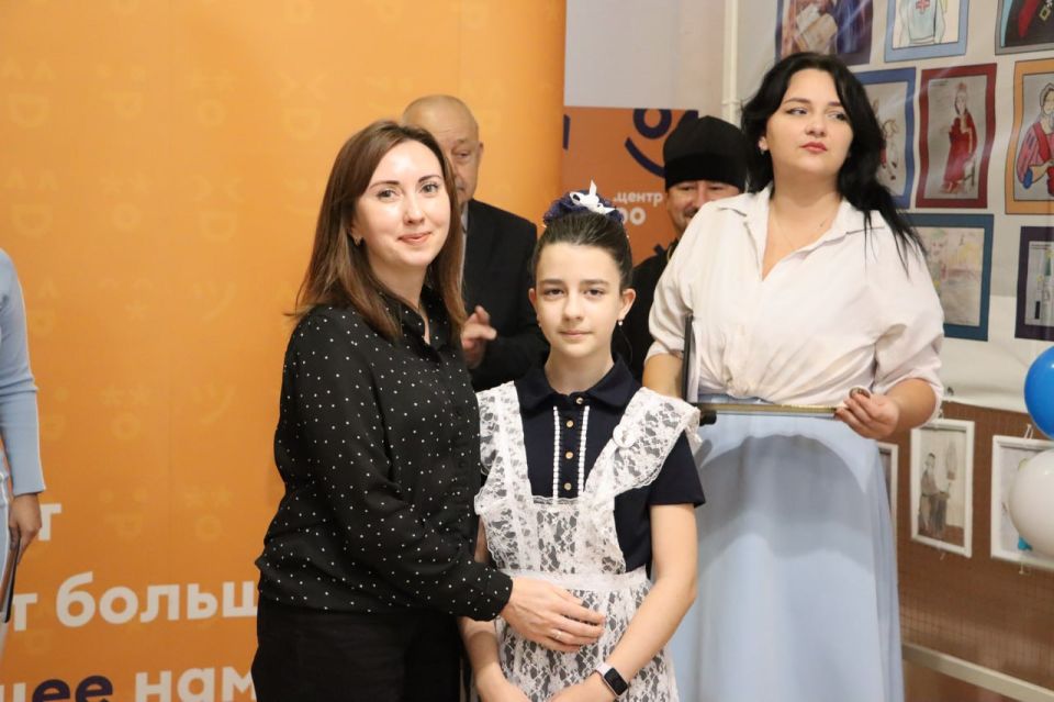 В Стаханове открылась выставка детских рисунков «О доблестях, о храбрости, о славе» В Стаханове открылась выставка детских рисунков «О доблестях, о храбрости, о славе»