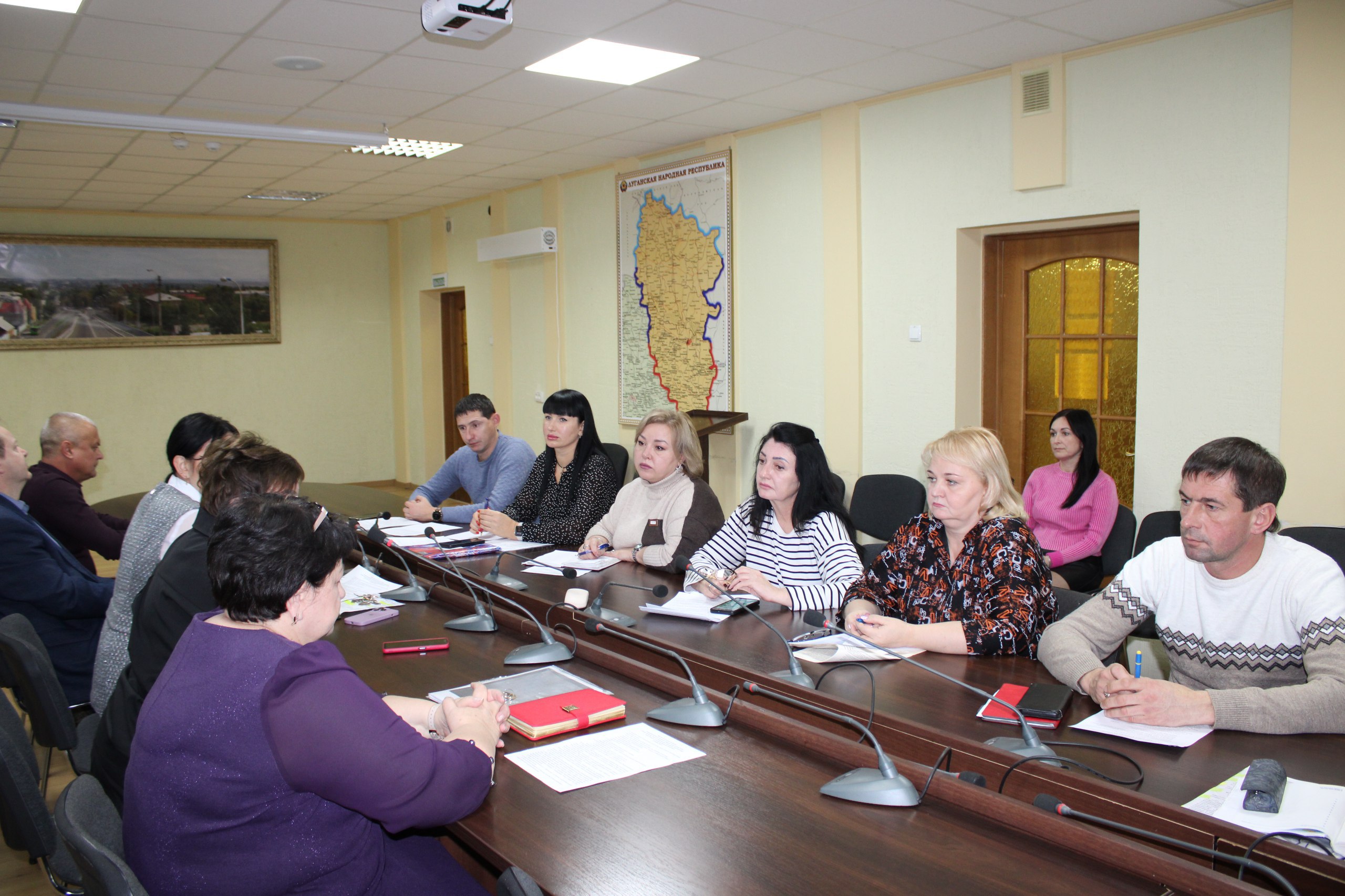 Ровеньки: Взгляд в будущее – заседание в формате "депутатского часа" Ровеньки: Взгляд в будущее – заседание в формате "депутатского часа"