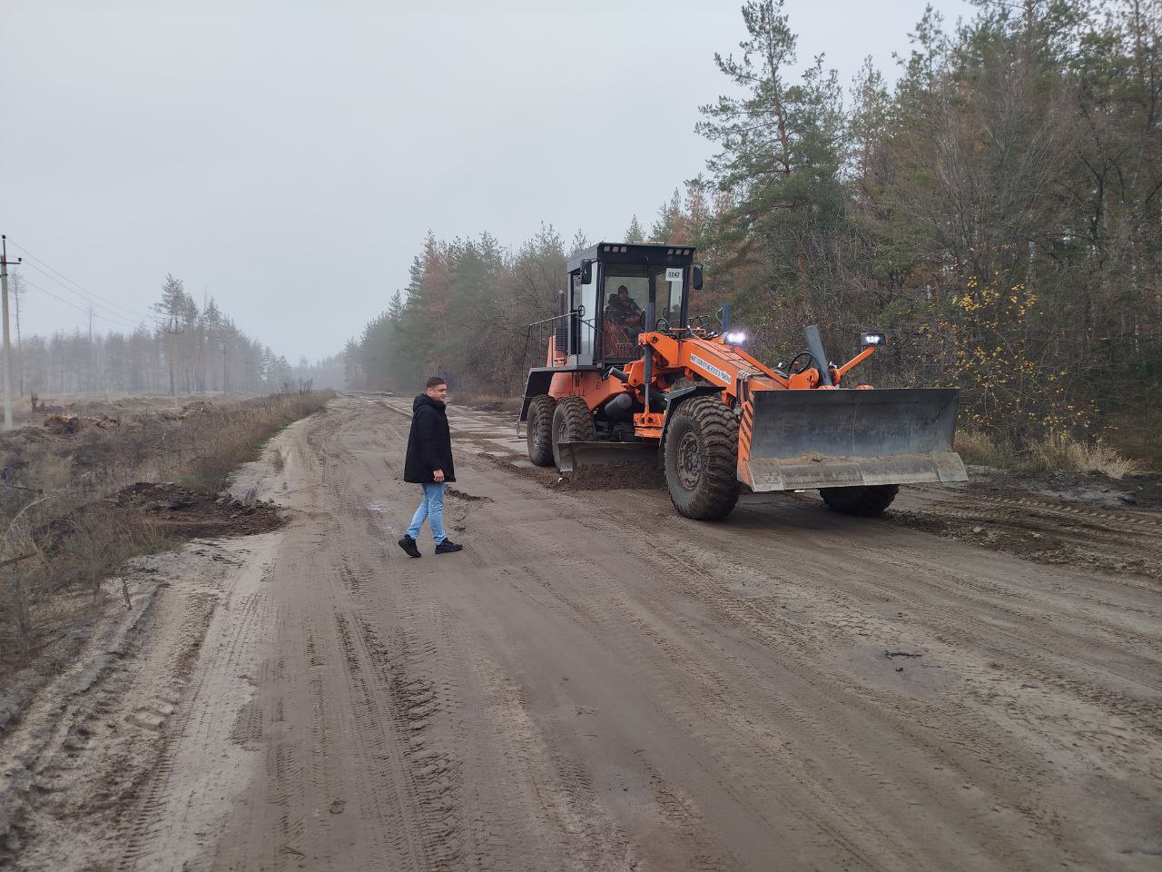 Вячеслав Третьяков: Мой помощник, Владимир Запорожец, лично проинспектировал ход работ по грейдированию дорог в населенном пункте Кременского муниципального образования Вячеслав Третьяков: Мой помощник, Владимир Запорожец, лично проинспектировал ход работ по грейдированию дорог в населенном пункте Кременского муниципального образования