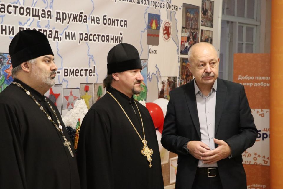 В Стаханове открылась выставка детских рисунков «О доблестях, о храбрости, о славе» В Стаханове открылась выставка детских рисунков «О доблестях, о храбрости, о славе»