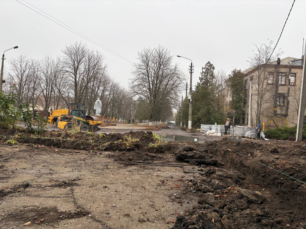 В поселке Металлист стартовали работы по благоустройству прилегающей территории к Дому культуры В поселке Металлист стартовали работы по благоустройству прилегающей территории к Дому культуры