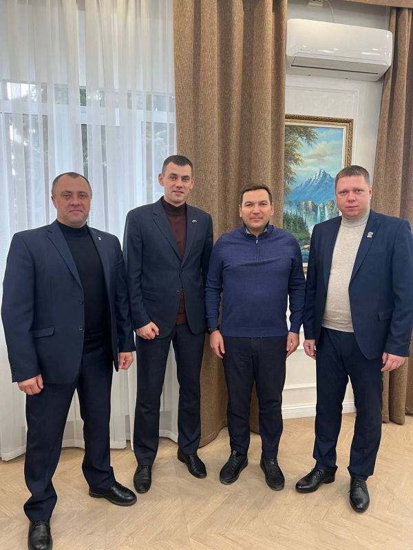 Посетили город Апастово РеспубликиТатарстан совместно с Санкин Владимир Владимировичем – депутатом Народного Совета ЛНР, закрепленного за г. Лисичанск и Околелов Алексеем Юрьевичем – депутатом Народного Совета ЛНР... Посетили город Апастово РеспубликиТатарстан совместно с Санкин Владимир Владимировичем – депутатом Народного Совета ЛНР, закрепленного за г. Лисичанск и Околелов Алексеем Юрьевичем – депутатом Народного Совета ЛНР...