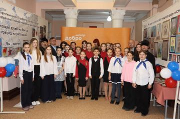 В Стаханове открылась выставка детских рисунков «О доблестях, о храбрости, о славе»