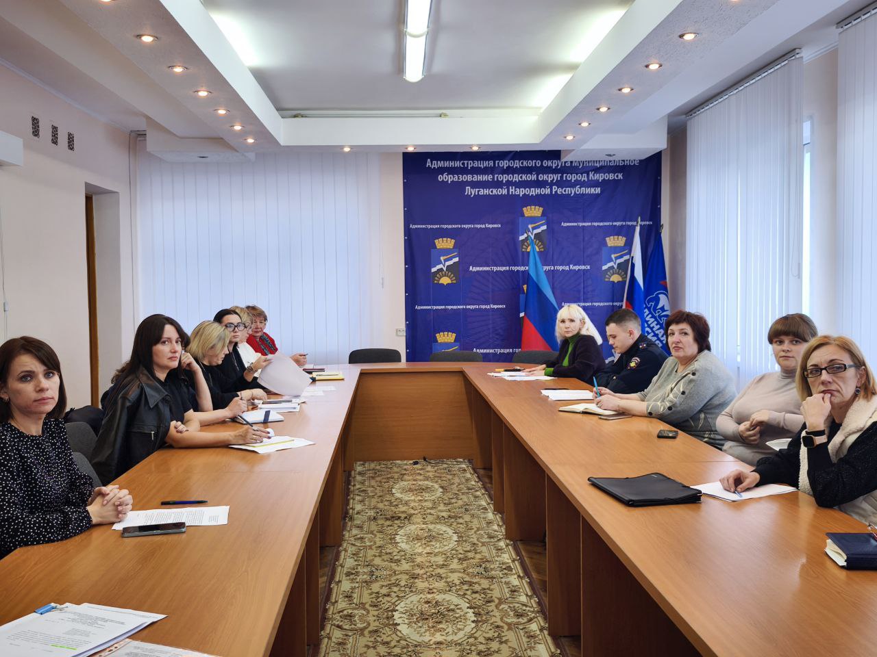 В Администрации городского округа город Кировск состоялся круглый стол, организованный комиссией по делам несовершеннолетних и защите их прав и посвященный раннему выявлению семейного неблагополучия и межведомственному...
