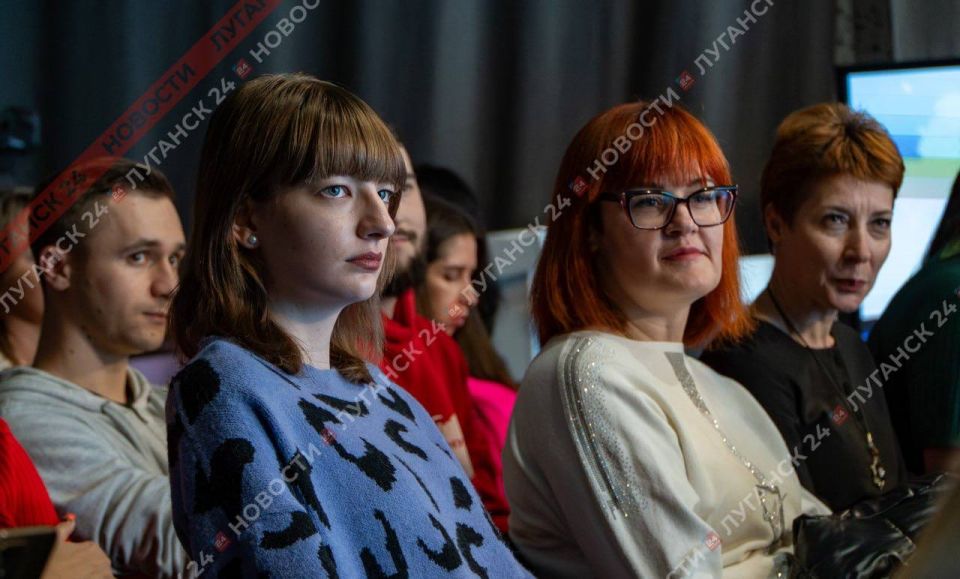 Сотрудники ГТРК ЛНР приняли участие во Всероссийской просветительской Эстафете «Мои финансы» Сотрудники ГТРК ЛНР приняли участие во Всероссийской просветительской Эстафете «Мои финансы»