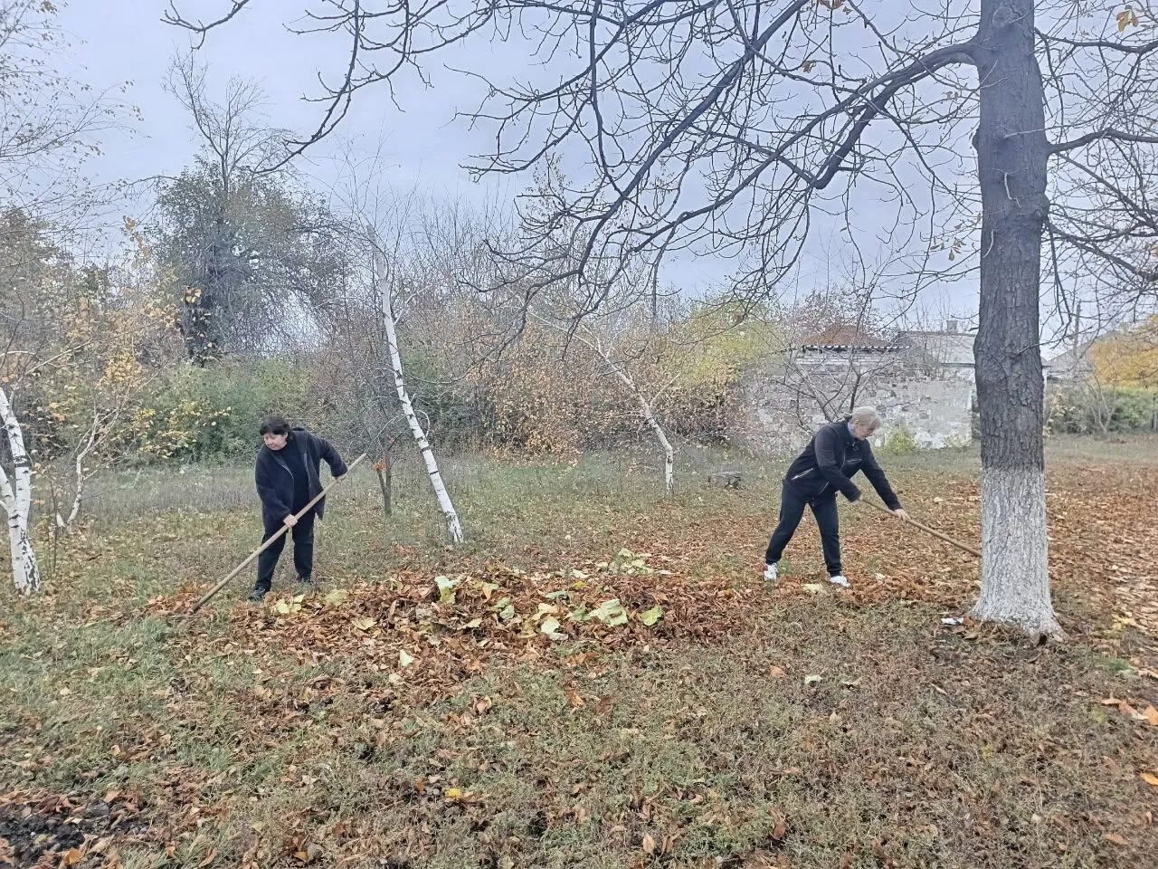 В пгт Дубовский состоялся общепоселковый субботник, в котором приняли участие сотрудники отдела по делам территорий Администрации Антрацитовского муниципального округа, ДК пгт Дубовский, участка Дубовский, трудовой коллектив... В пгт Дубовский состоялся общепоселковый субботник, в котором приняли участие сотрудники отдела по делам территорий Администрации Антрацитовского муниципального округа, ДК пгт Дубовский, участка Дубовский, трудовой коллектив...