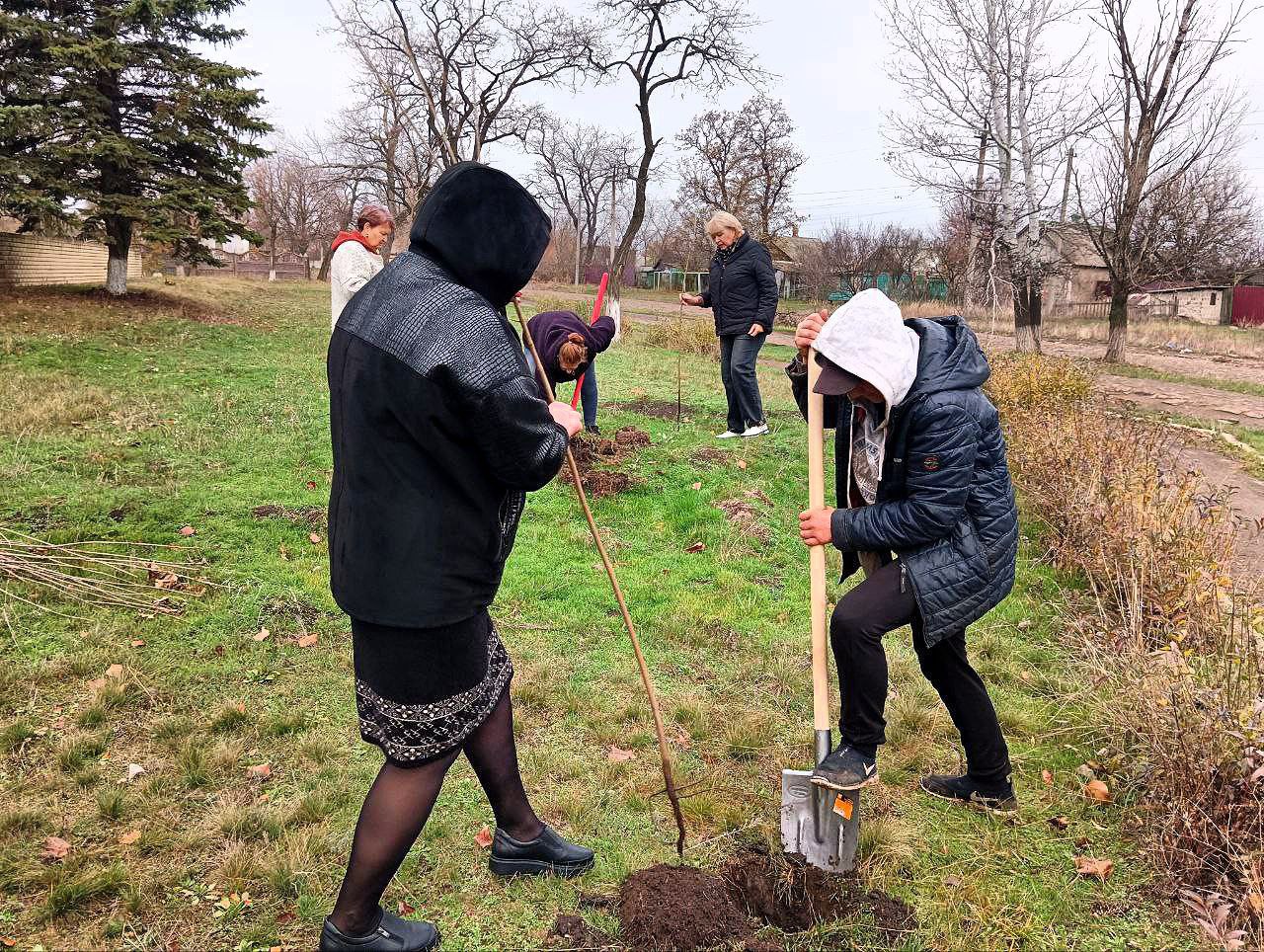 На территории населенных пунктов Антрацитовского муниципального округа регулярно проводится масштабная работа по улучшению комфортной среды