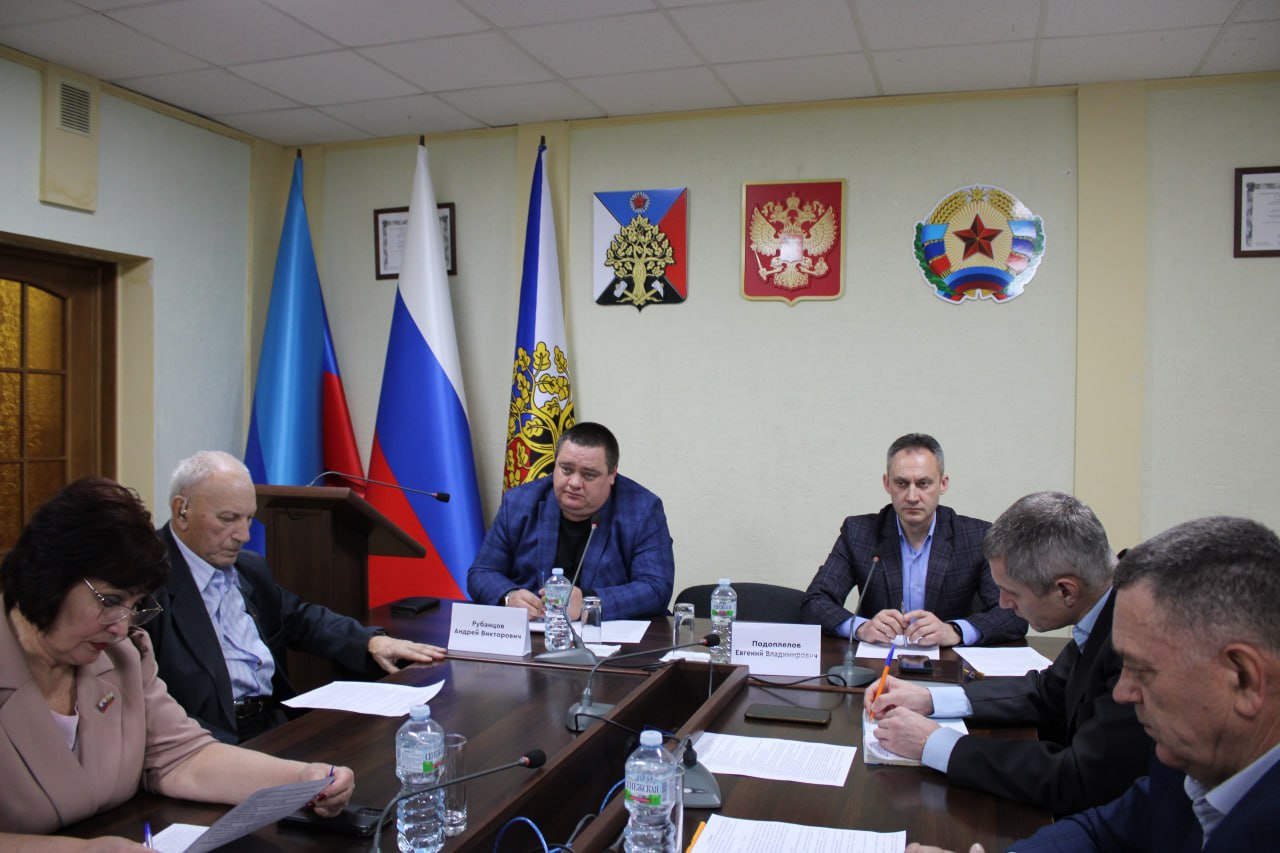 Андрей Рубанцов: Сегодня в Администрации городского округа город Ровеньки прошёл «Депутатский час», посвященный актуальным вопросам жизни нашего города