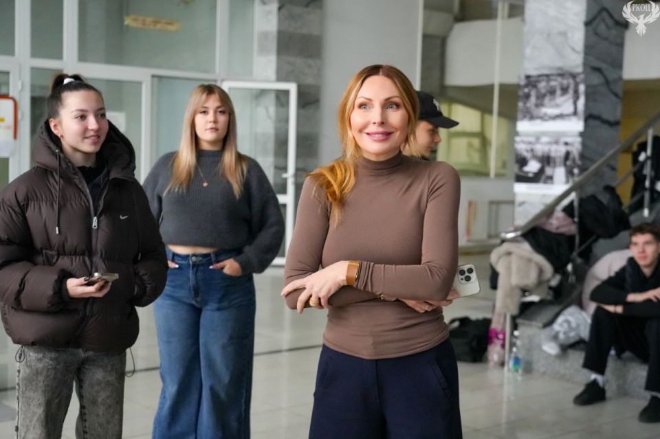 Даша Букина Наталья Бочкарева посетила Луганск Даша Букина Наталья Бочкарева посетила Луганск