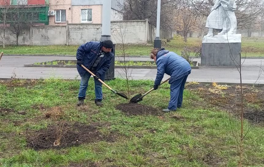 Коммунальные службы проводят работы на территории города Коммунальные службы проводят работы на территории города