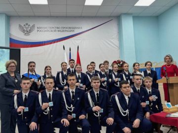 Наука всему голова. Более 60 девятиклассников Луганского экономико-правового лицея вступили в ряды научного общества «Поиск»