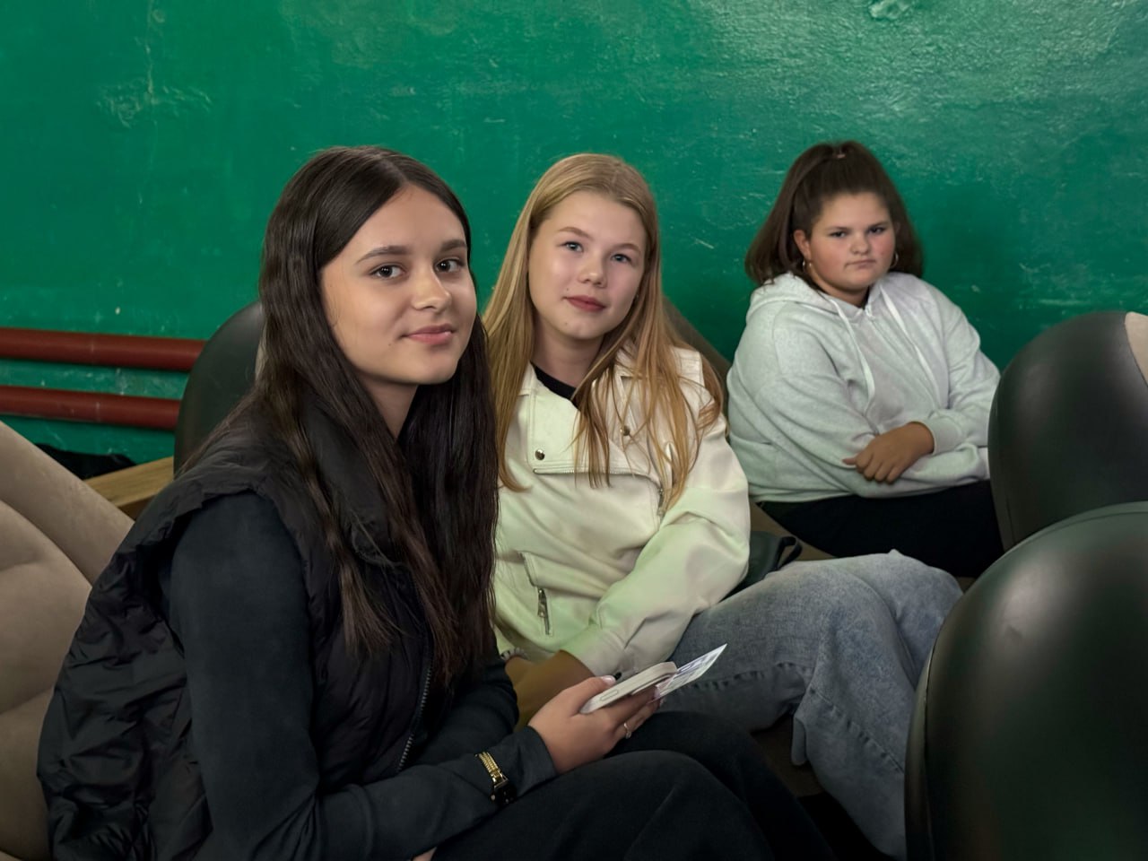 Константин Бутримов: Переездной кинотеатр продолжает работу в посёлках Антрацитовского муниципального округа Константин Бутримов: Переездной кинотеатр продолжает работу в посёлках Антрацитовского муниципального округа