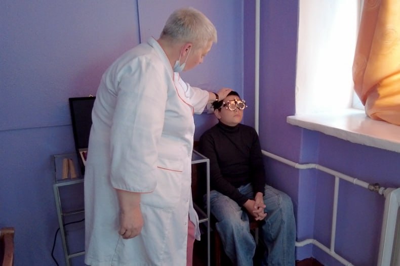 Офтальмолог из Красноярского края осмотрела двух свердловских детей Офтальмолог из Красноярского края осмотрела двух свердловских детей