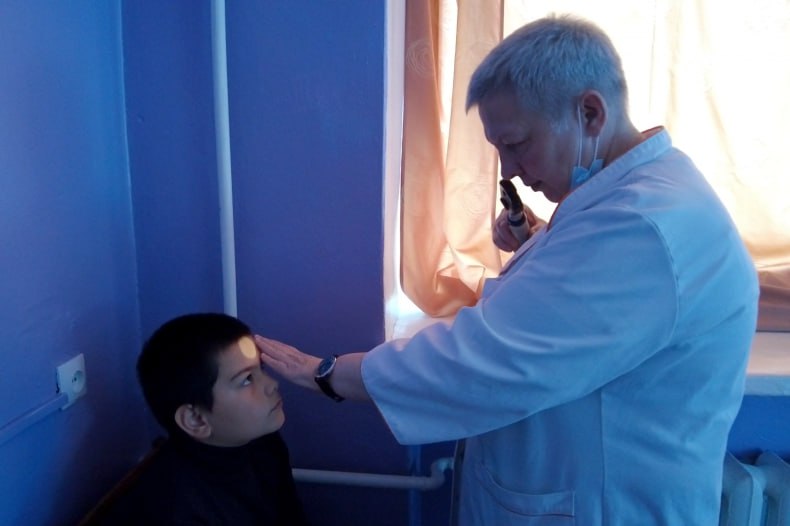 Офтальмолог из Красноярского края осмотрела двух свердловских детей Офтальмолог из Красноярского края осмотрела двух свердловских детей