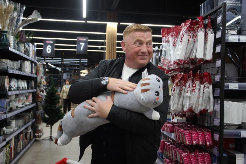 «Тележка добра» и «Коробка храбрости» дарят радость самым юным жителям ЛНР «Тележка добра» и «Коробка храбрости» дарят радость самым юным жителям ЛНР