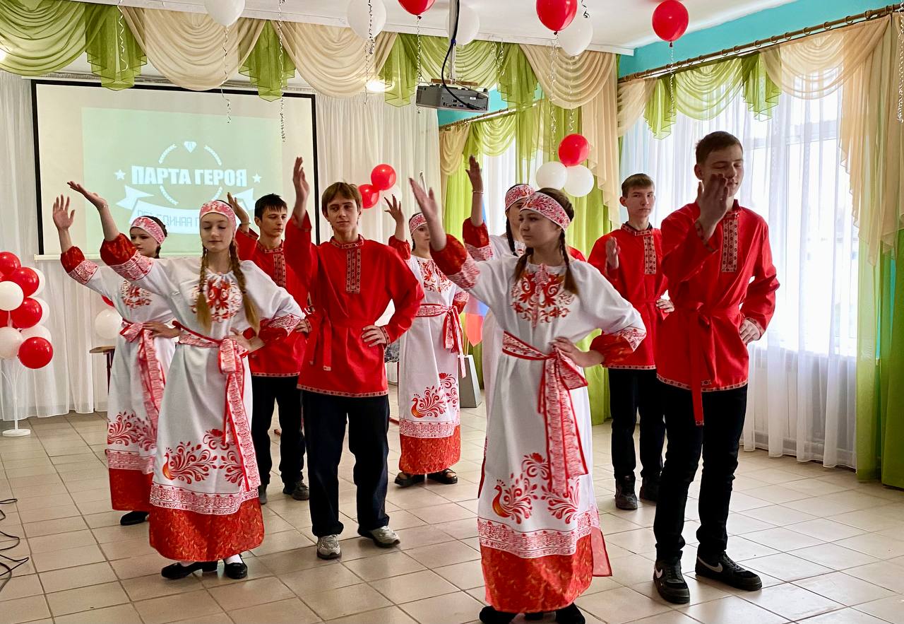 Марина Филиппова: Сегодня в Алексеевской средней школе состоялось открытие двух «Парт Героев» Марина Филиппова: Сегодня в Алексеевской средней школе состоялось открытие двух «Парт Героев»