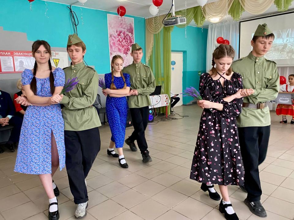Марина Филиппова: Сегодня в Алексеевской средней школе состоялось открытие двух «Парт Героев» Марина Филиппова: Сегодня в Алексеевской средней школе состоялось открытие двух «Парт Героев»