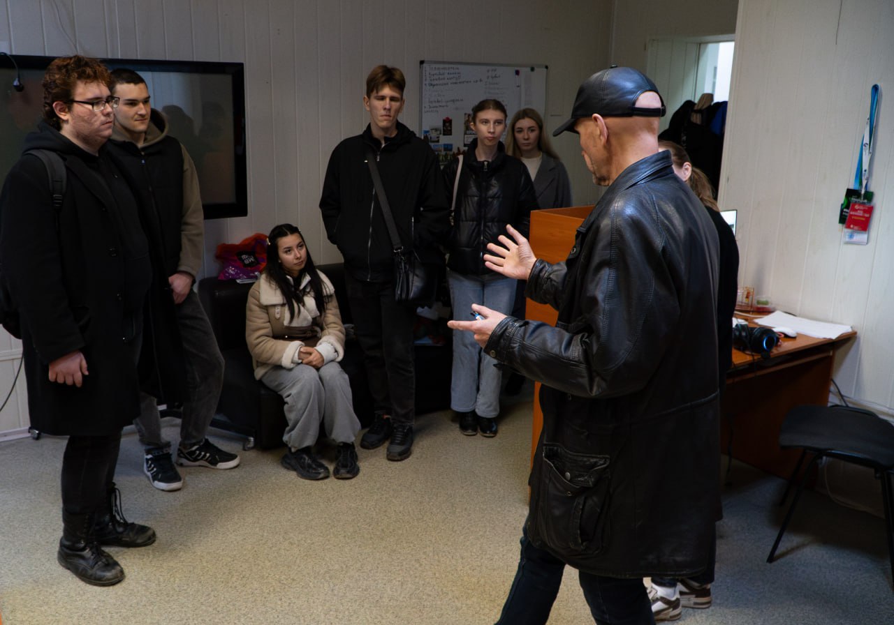 ГТРК ЛНР продолжает профориентационную работу и знакомит будущих журналистов с «внутренней кухней» телевидения и радио ГТРК ЛНР продолжает профориентационную работу и знакомит будущих журналистов с «внутренней кухней» телевидения и радио