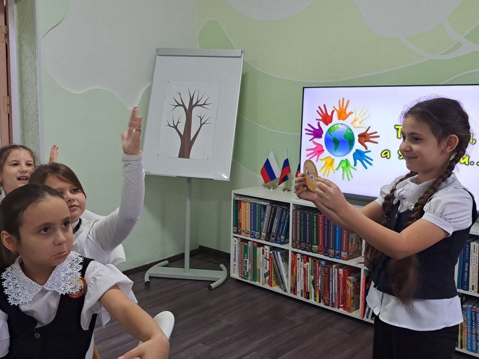 В Лутугинской районной библиотеке для детей прошел час доброго общения «Ты такой, а я другой…» В Лутугинской районной библиотеке для детей прошел час доброго общения «Ты такой, а я другой…»