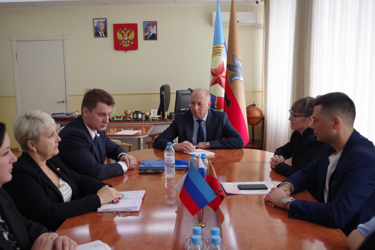 Делегация из Санкт-Петербурга посетила Славяносербский муниципальный округ для укрепления сотрудничества